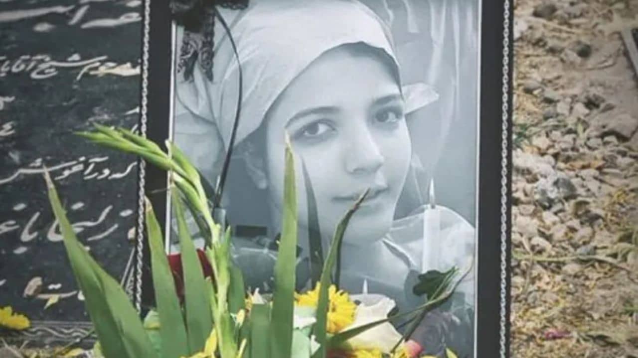 Iran: সরকারের সমর্থনে গান গাইতে চায়নি, সহপাঠীদের সামনেই পিটিয়ে মেরে ফেলা হল ছাত্রীকে!