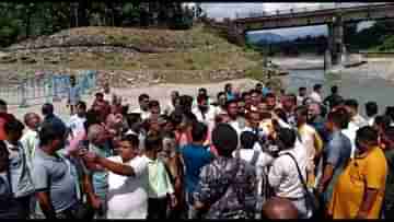 BJP Team in Mal bazar:  হড়পা বান দুর্ঘটনাস্থল পরিদর্শনে মালবাজারে বিজেপি-র প্রতিনিধি দল, মৃতদের পরিবারের সঙ্গে সাক্ষাৎ