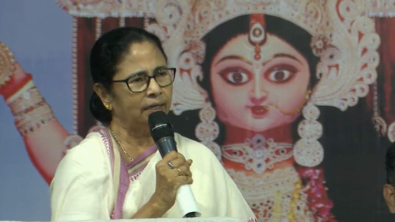CM Mamata Banerjee: সঙ্গে থাকুন, খারাপ দিন এলেও দিদি পাশে থাকবে, পোস্তাবাজারে বললেন মমতা