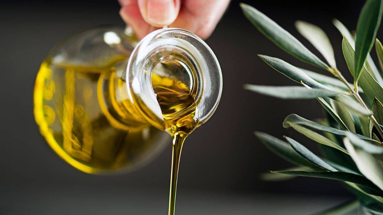 Hair Care Tips: প্রাকৃতিক উপায়ে চুল কোমল ও মসৃণ করতে এই তেলের কোনও বিকল্প নেই! কীভাবে ব্যবহার করবেন, জানুন