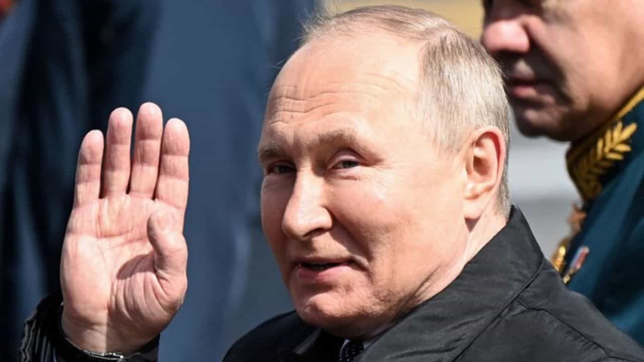 Vladimir Putin: ৭০-এ পা দিলেন ভ্লাদিমির পুতিন! জাঁকজমক নয়, কেন নিভৃতেই এবারের জন্মদিন পালন রাশিয়ার প্রেসিডেন্টের? Vladimir Putin: ৭০-এ পা দিলেন ভ্লাদিমির পুতিন! জাঁকজমক নয়, কেন নিভৃতেই এবারের জন্মদিন পালন রাশিয়ার প্রেসিডেন্টের?