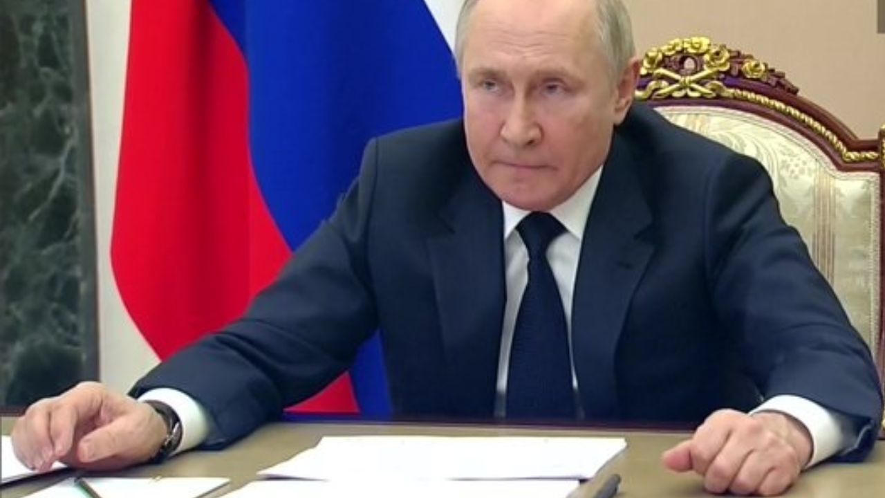 Vladimir Putin: এই কাজ করলে শুধু ইউক্রেন নয়, গোটা বিশ্বেই বিপর্যয় নেমে আসবে, চরম হুঁশিয়ারি পুতিনের