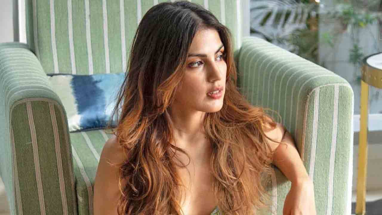 Rhea Chakraborty: পার্টিতে মাদক সরবরাহ করতে এসেছেন, অতীতের কালো ছায়া পিছু ছাড়ছে না রিয়ার