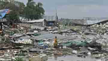 Cyclone Sitrang: বৃষ্টি থামতেই ছাদে জ্বলল চুলো, ঘরছাড়া হাজার দশেক, সিত্রাংয়ের দাপটে ওপার বাংলায় মৃত ৩৫