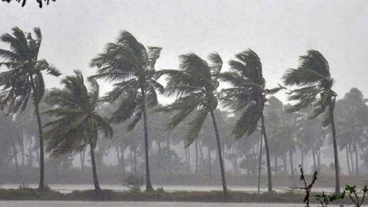 Cyclone Sitrang: সিত্রাং যাচ্ছে বাংলাদেশের দিকে, তবে উদ্বেগ রয়েছে উপকূলের বরাতে
