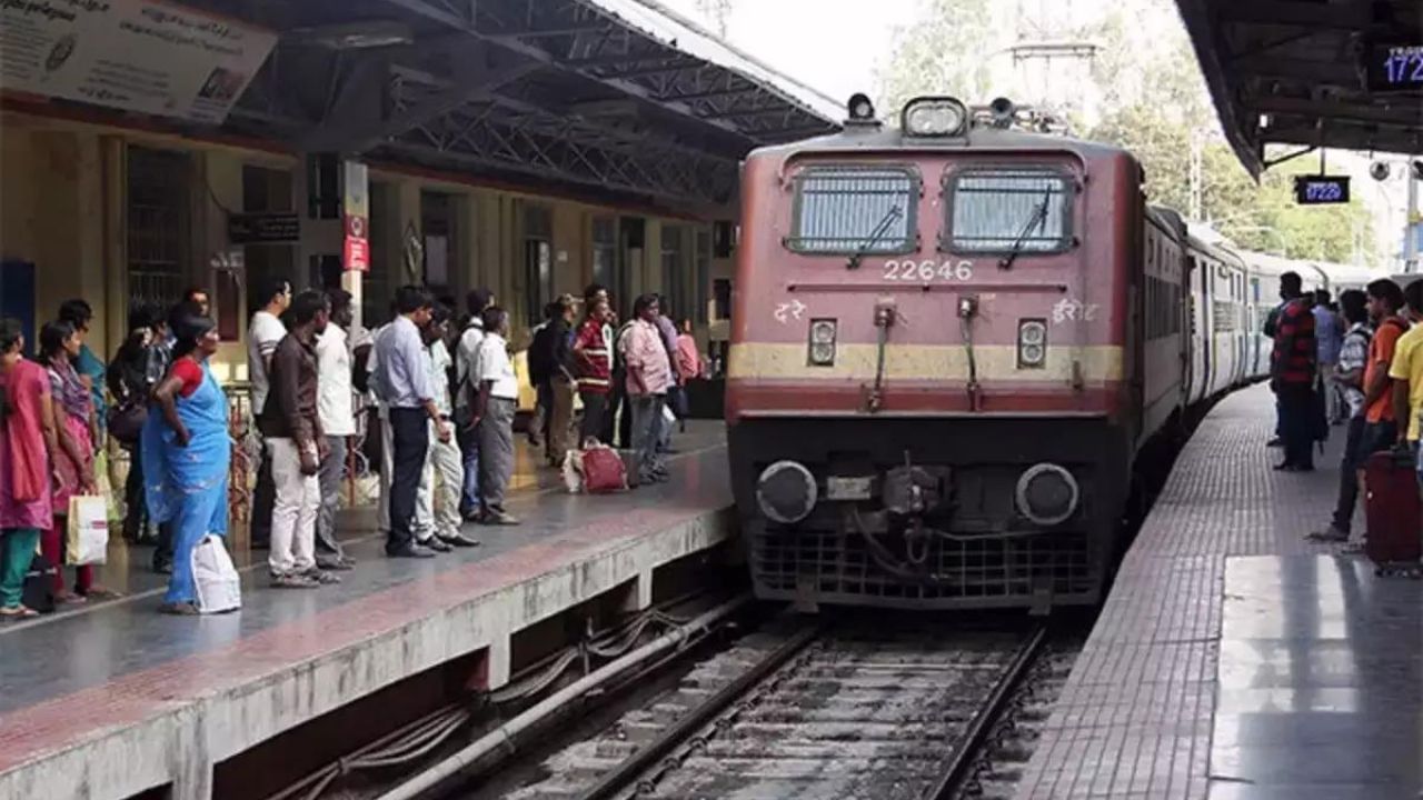 Platform Ticket Price: উৎসব উপলক্ষে বাড়ল প্ল্যাটফর্ম টিকিটের ভাড়া, এখন খসবে কত?