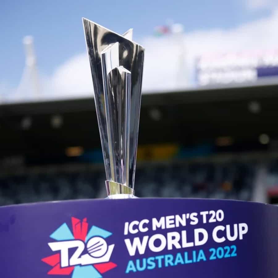 এ বারের টি২০ বিশ্বকাপের (T20 World Cup 2022) গ্রুপ পর্বের শেষে পাওয়া গেল, সেই চার দল যারা পৌঁছে গেল সুপার-১২-তে। এক ঝলকে দেখে নিন কুড়ি-বিশের বিশ্বকাপের মূল পর্বে খেলবে যে চারটি দল... (ছবি-আইসিসি টুইটার)