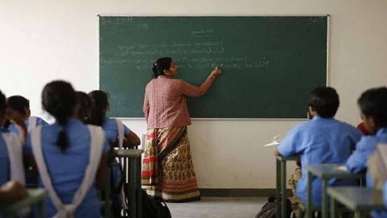 KVS Teacher Recruitment 2022: শিক্ষক সহ একাধিক পদে নিয়োগ করবে কেন্দ্রীয় বিদ্যালয়, বিশেষ প্রার্থীরাই করতে পারবে আবেদন
