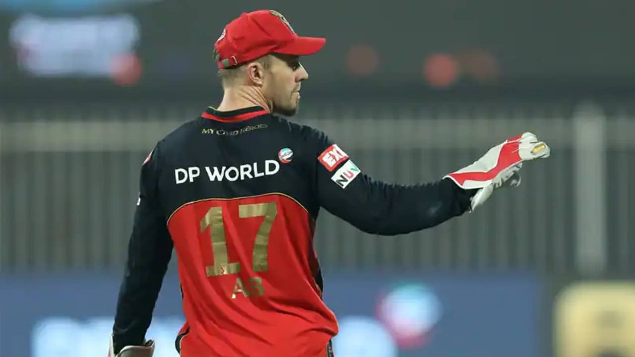 AB de Villiers: দোকানে চায়ের কাপ হাতে, মুম্বইয়ে গলি ক্রিকেট, মাতিয়ে দিচ্ছেন এবিডি