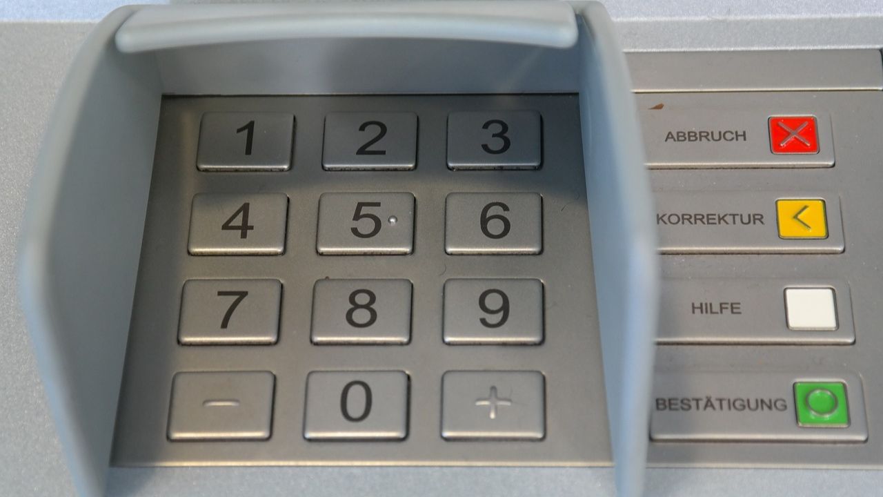 UPI ATM Transaction: লাগবে না কোনও কার্ড, UPI-র মাধ্যমেই ATM থেকে টাকা তুলুন এইভাবে...