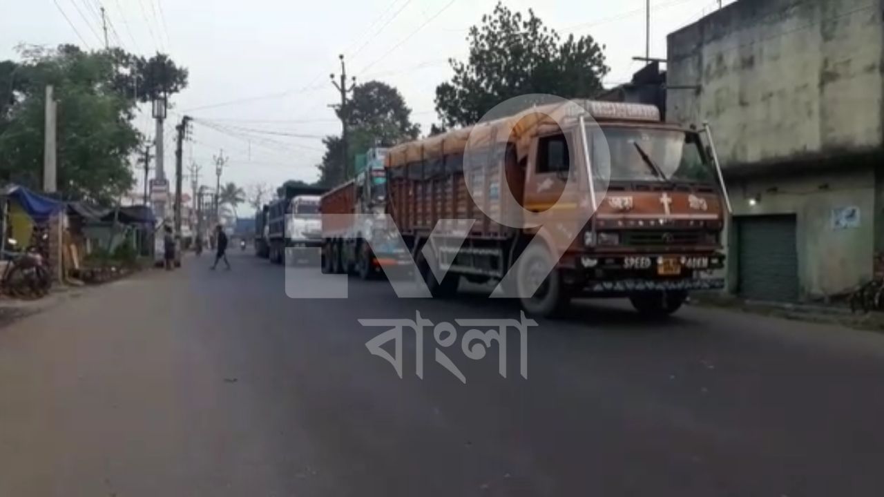 Hooghly Road Accident: ভোরের আলো ফুটতেই খোলা রাস্তার উপর চার যুবককে চরম অবস্থায় দেখলেন প্রতিবেশীরা