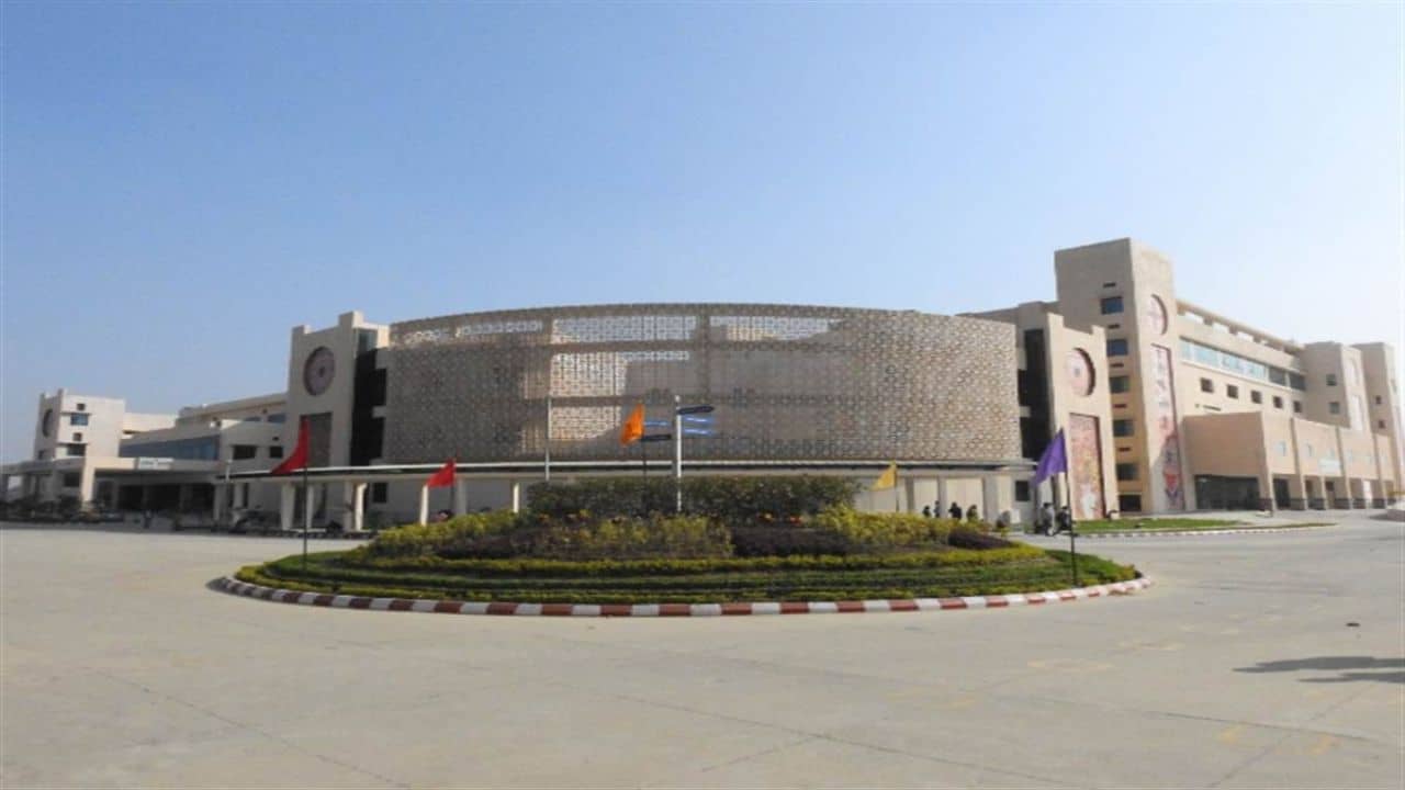 AIIMS Recruitment 2022: AIIMS-এ কর্মী নিয়োগের বিজ্ঞপ্তি প্রকাশ, ২ লক্ষ টাকা অবধি বেতন মিলবে