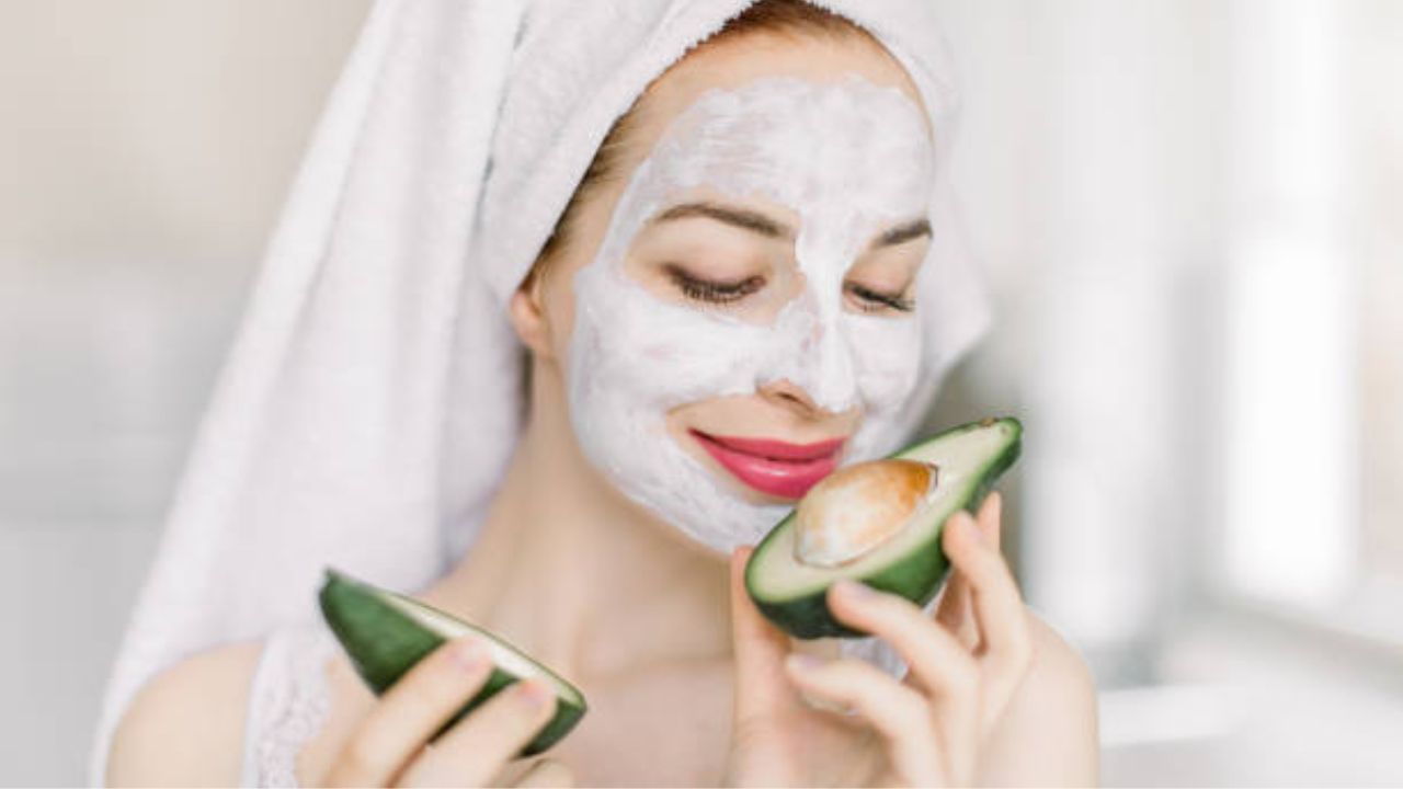 Avocadoes for Skin Care: শীতের দূষণে কষ্ট পাচ্ছে ত্বক? রূপচর্চার সঙ্গী