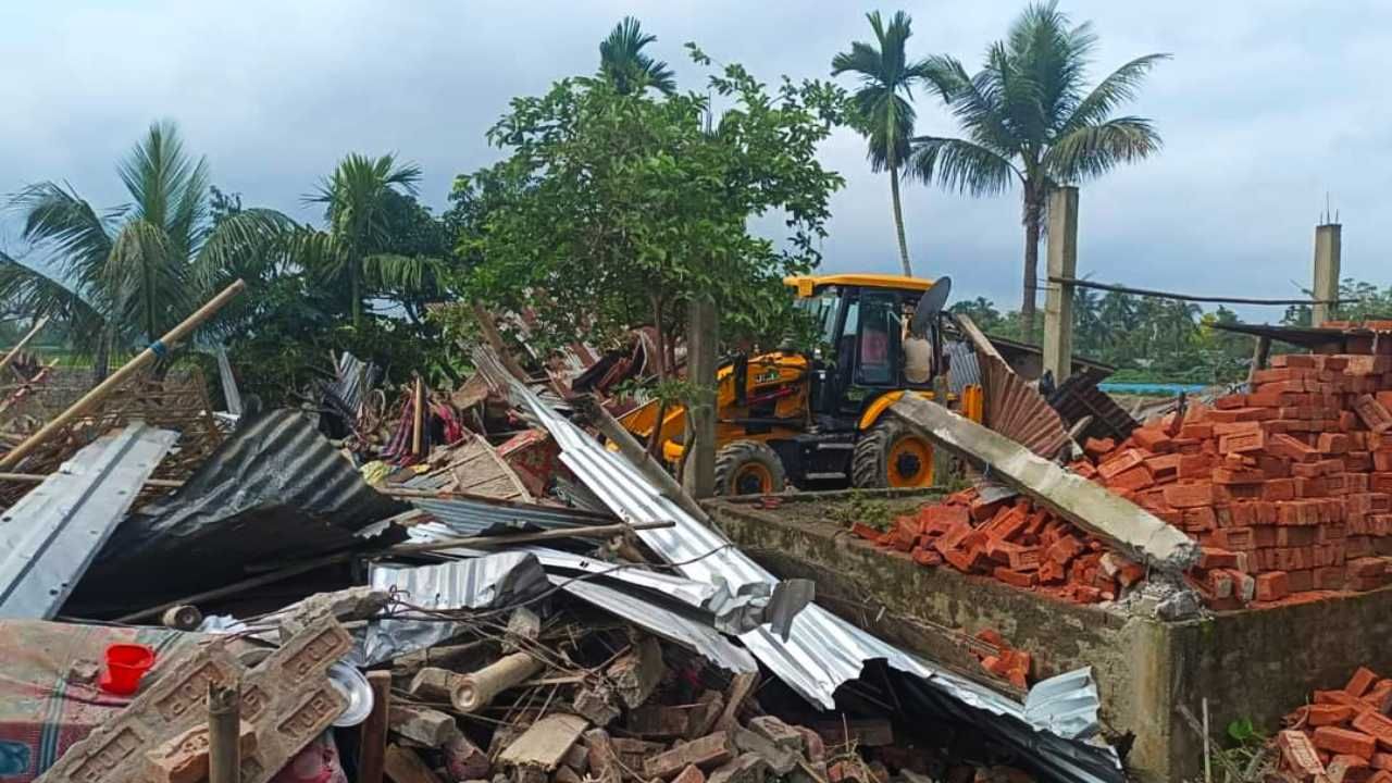 Guwahati High: 'হিন্দি সিনেমাতেও হয় না', বুলডোজার দিয়ে বাড়ি ভাঙায় পুলিশকে ভর্ৎসনা আদালতের