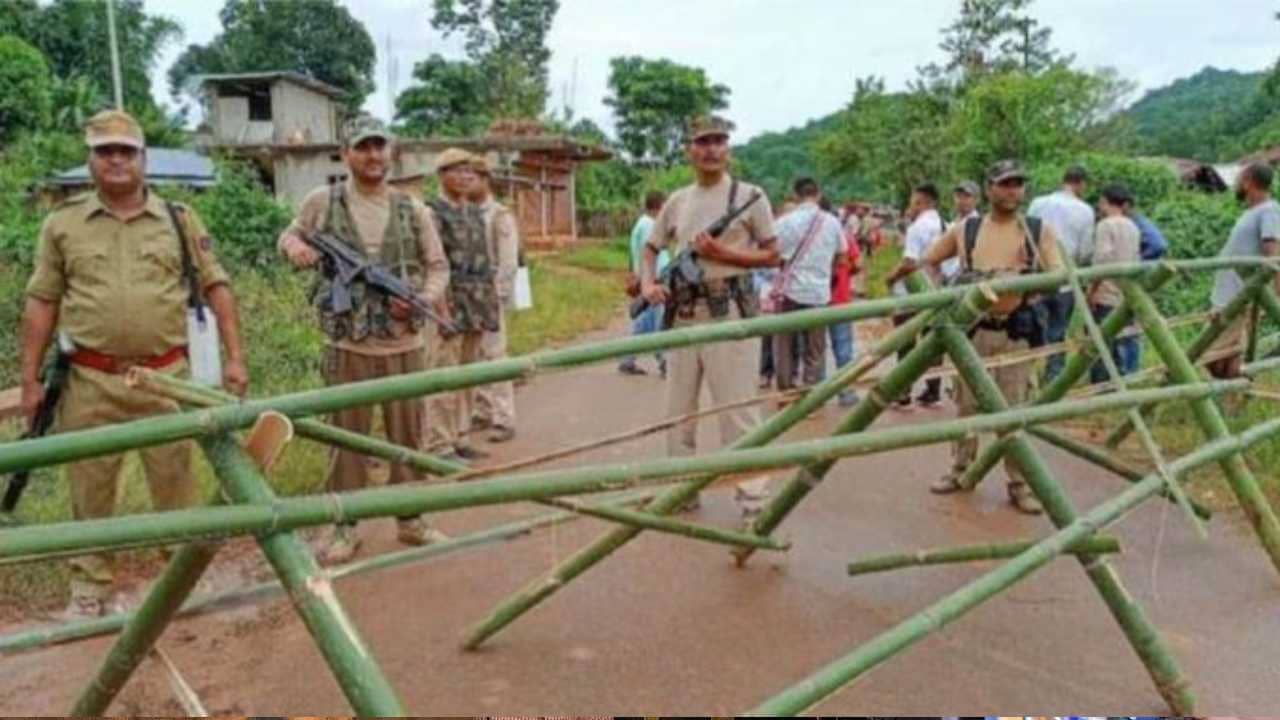 Meghalaya: ক্ষোভের আগুনে জ্বলছে শিলং, সাংমাকে অমিত শাহ দিলেন সিবিআই আশ্বাস