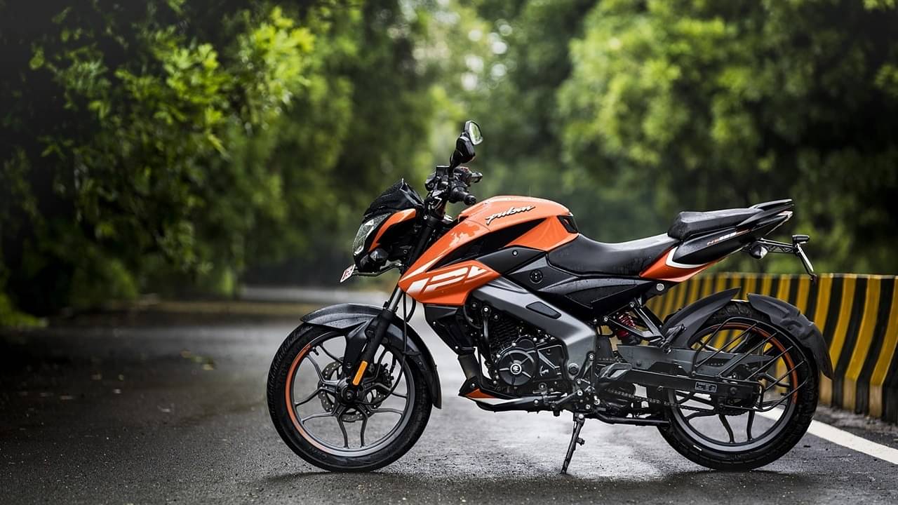 মাত্র 11,000 টাকায় Bajaj Pulsar NS 125 বাড়ি নিয়ে আসুন, সস্তায় স্পোর্টস বাইকের মজা!