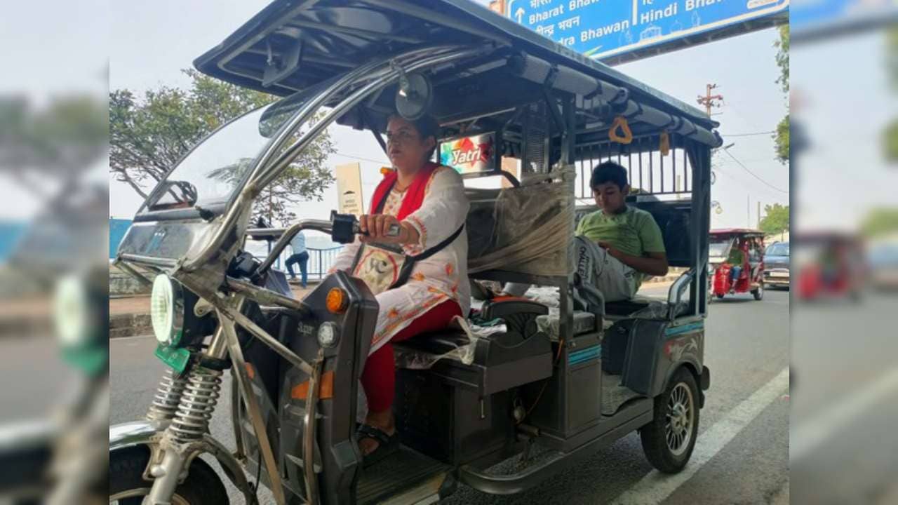 Bhopal: ছেড়ে গিয়েছেন স্বামী, ছেলেকে সেনা কর্তা বানানোর স্বপ্নে রিকশা চালিয়ে এগিয়ে চলেছেন জ্যোতি