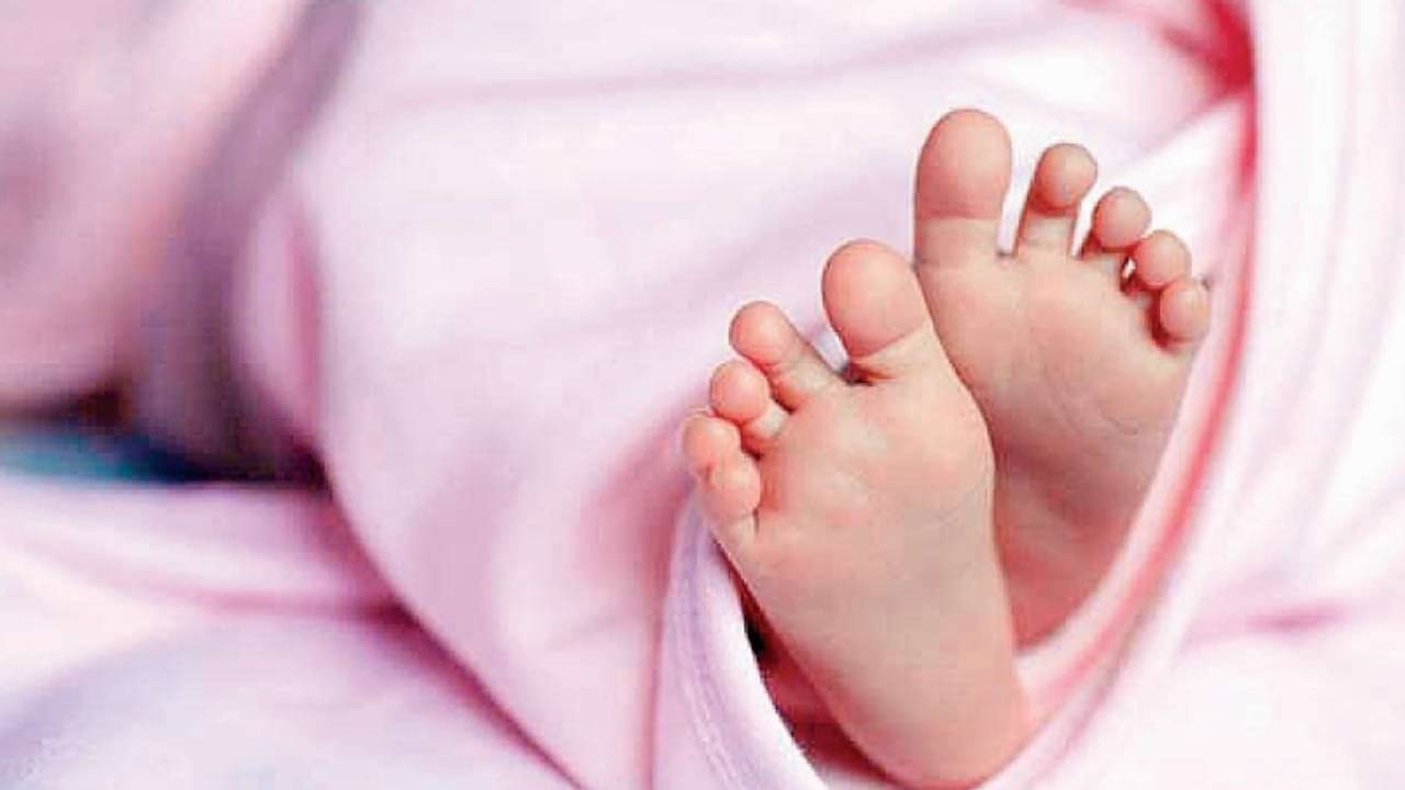 Father killed daughter: বুকে জোরে জড়িয়ে ধরে মেরেছি, পাওনাদারদের হেনস্থার ভয়ে আড়াই বছরের মেয়েকে খুন বাবার