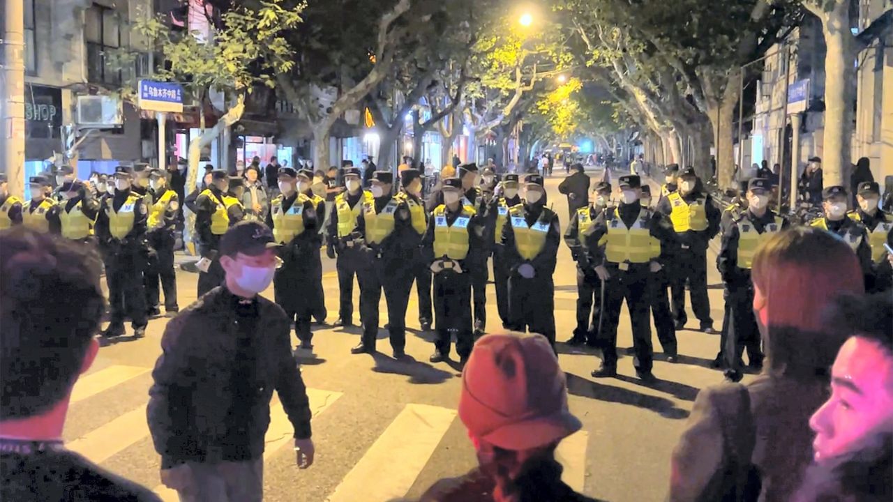 China Protest: চ্যালেঞ্জের মুখে জিনপিংয়ের 'একনায়কত্ব', লকডাউন-কোয়ারেন্টাইনে বিরুদ্ধে শহরে শহরে জ্বলে উঠল বিক্ষোভের আগুন