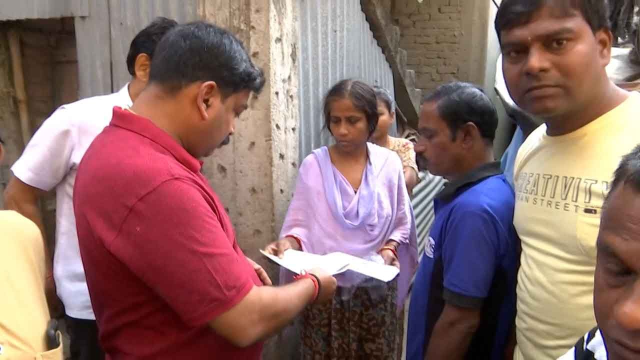 Kolkata Dengue: ডেঙ্গি সচেতনতায় অভিযানে নেমেছিলেন, দৌড়ে আসেন এক মহিলা, হাতে একটা কাগজ... সেটা পড়েই স্থবির হয়ে গেলেন কাউন্সিলর