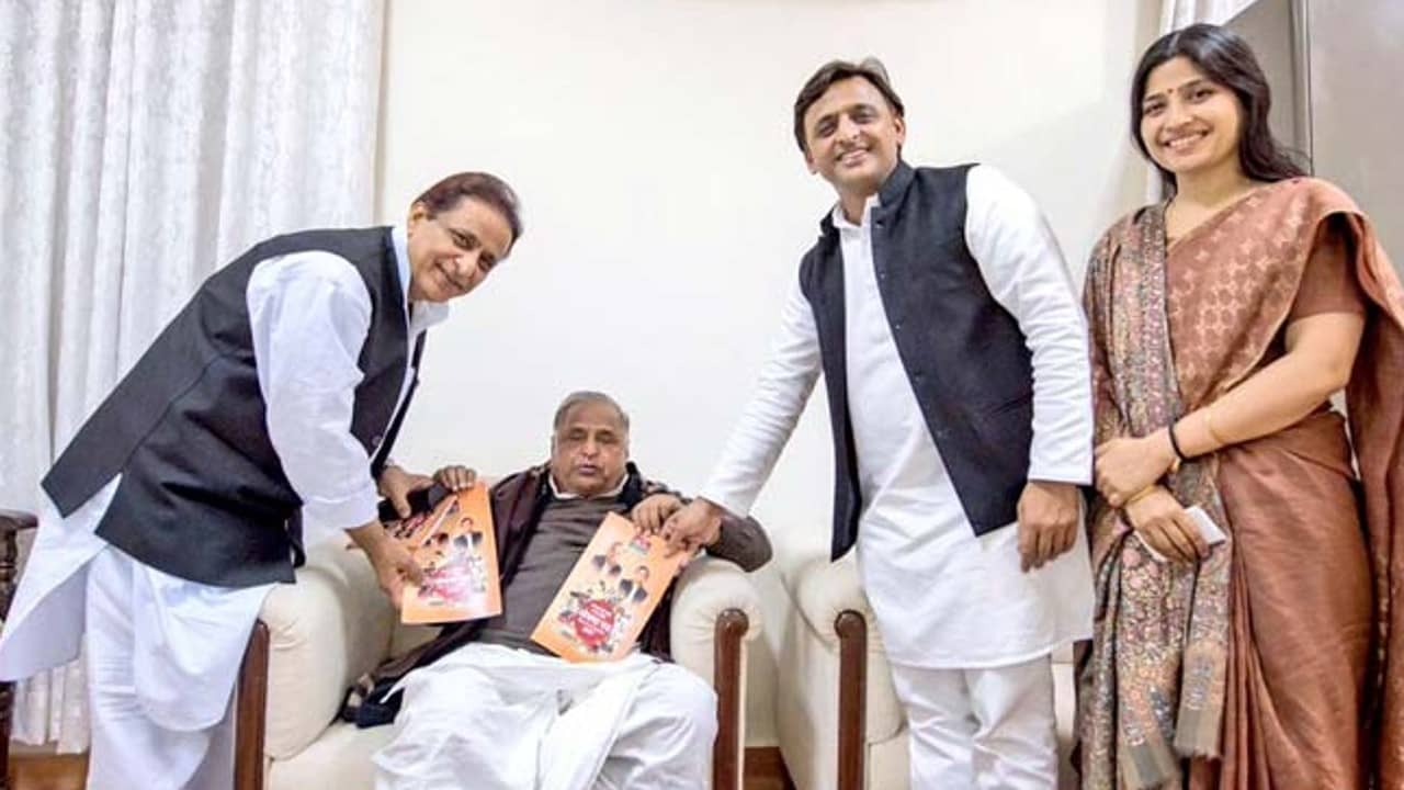 By-election in Mainpuri: মইনপুরী থেকে লড়বেন পুত্রবধূ, শ্বশুরমশাইয়ের জমি আগলে রাখার চ্যালেঞ্জের মুখে অখিলেশ ঘরণী