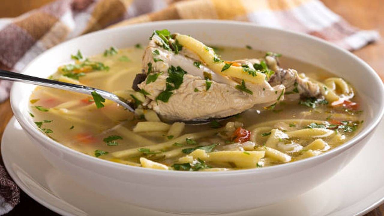 Chicken Stew: হাওয়া বদলে ঠান্ডা লেগে গিয়েছে? সুস্থ হতে চুমুক দিন চিকেন স্টুতে - Bengali News | Does chicken stew really help fight a cold? Know the 'secret' recipe here | TV9 Bangla News