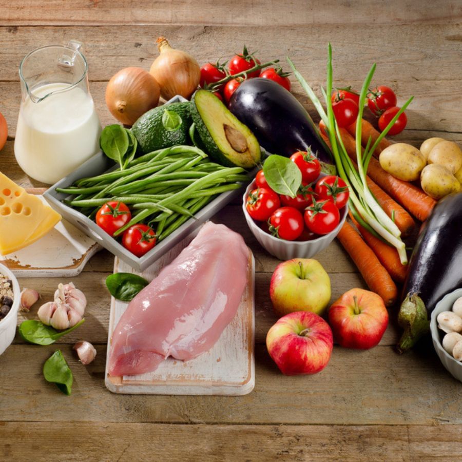 Eat a healthy diet – Eat more foods rich in omega-3 fatty acids, zinc, vitamins C and E. Eye health is good by eating green vegetables, eggs, oranges, sea fish.
