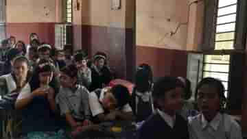 Ghatal School: বারান্দায়, লাইব্রেরি রুমে চলে পড়াশোনা, গার্লস স্কুলের ক্লাসরুমের তো অন্য অবস্থা