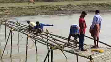 Ghatal Bridge: দুর্ঘটনাতেও হুঁশ ফেরে না প্রশাসনের, গ্যাঁটের কড়ি দিয়ে সাঁকো তৈরি শুরু করলেন গ্রামবাসীরাই