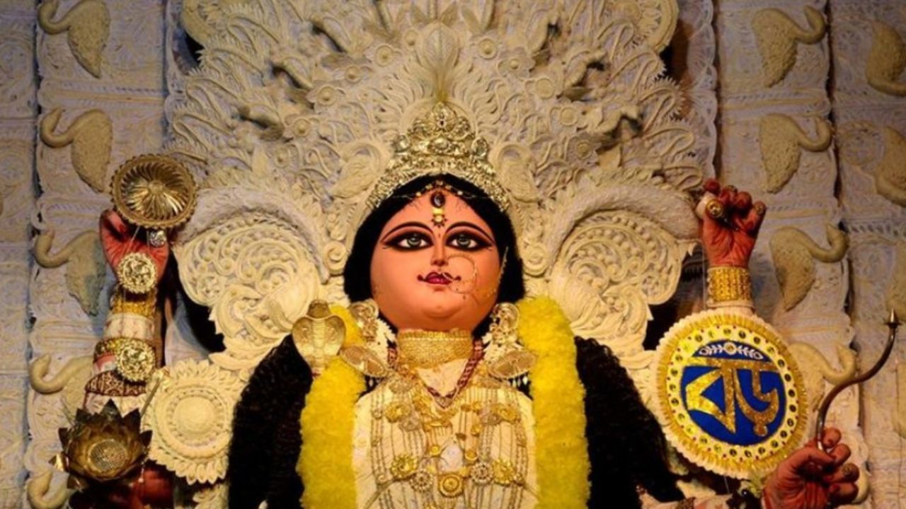 Jagadhatri Puja 2022: চন্দননগরের ৪ জগদ্ধাত্রী পুজোয় সিংহের রং সাদা! বিসর্জনের সময় জলে ঘোরে সাপ ও শুশুক