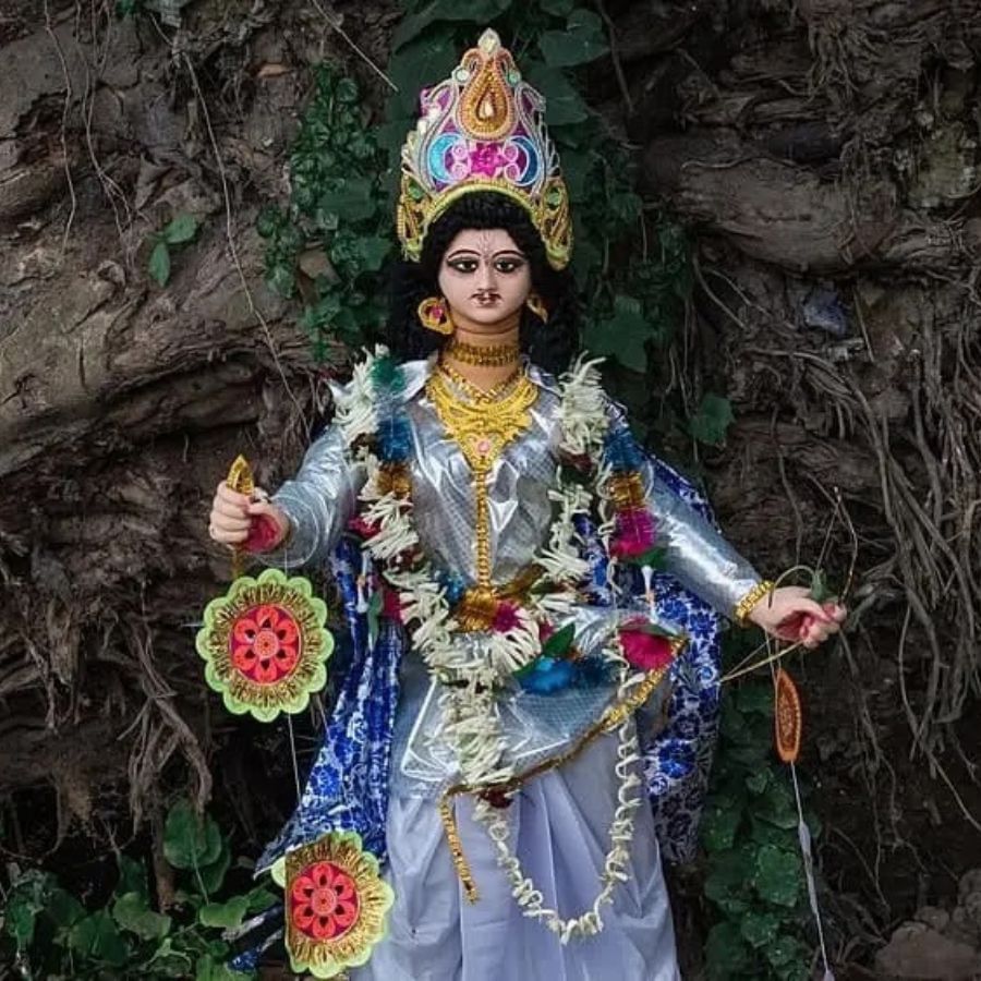 Buy Shiva Parvati Ganesha Karthik in Acrylic Gold indian Kalamkari Folk Art  Online in India - Etsy