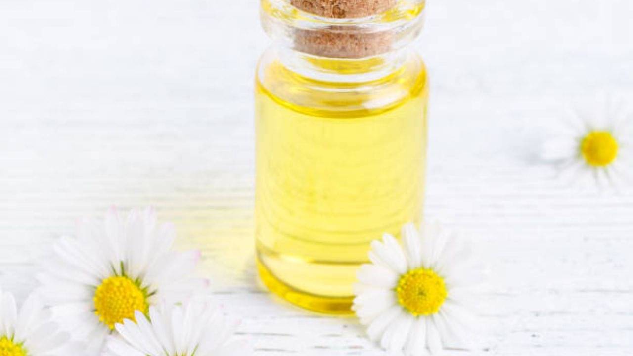 Baby oil: বেবি অয়েল কি কেবল বাচ্চাদের জন্য? মিথ ভুলে গুণ জানুন, চমকে যাবেন আপনিও!