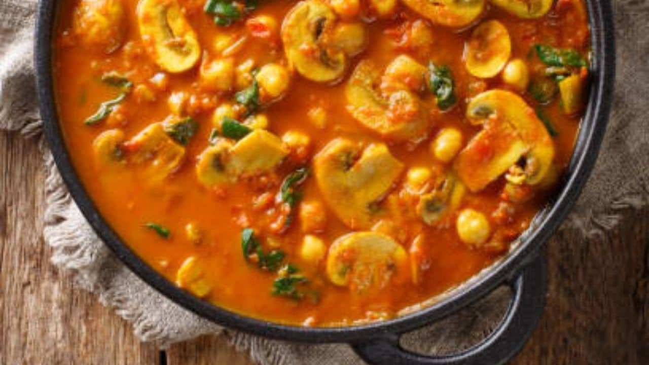 Mushroom Masala: চিকেন তো রোজ হয় ভেগান এই পদের  কষা কারি খেয়েছেন কখনও? রইল রেসিপি...