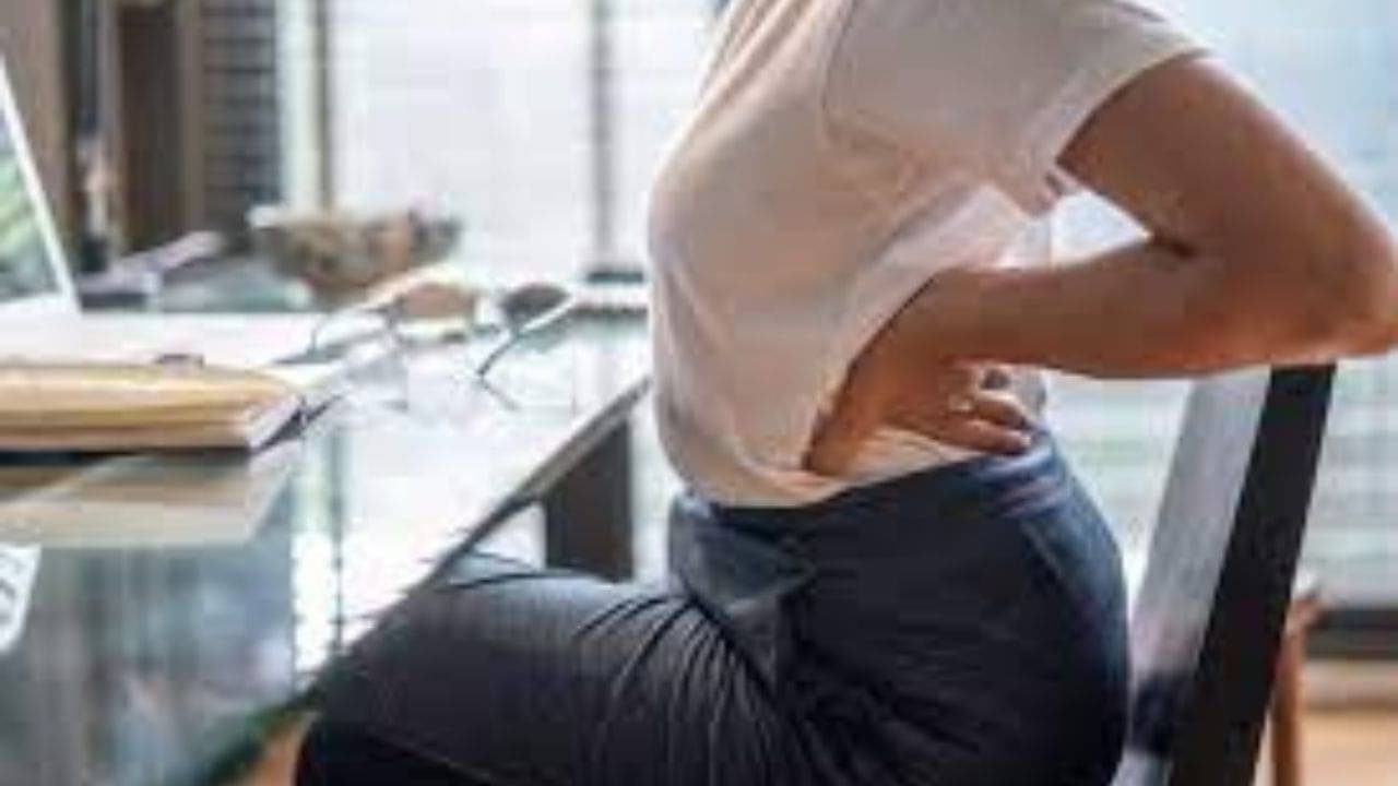 Lower Back Pain: সার্জারি করার আগে ২বার ভাবুন! এই ৪ টোটকা মেনে চললেই নিমেষে দূর হবে কোমরের ব্যথা