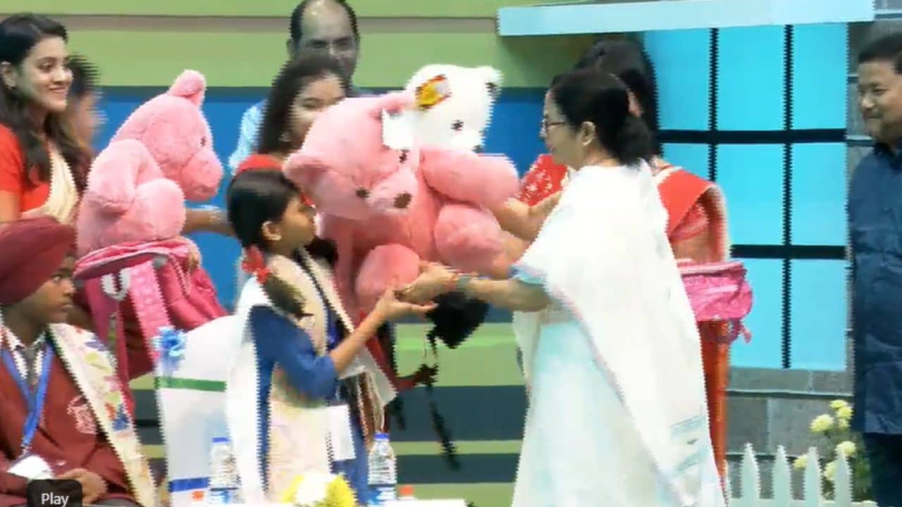 Mamata Benerjee: সব তথ্য সত্য নয়, টেলিভিশন চ্যানেল বেশি না দেখার পরামর্শ মুখ্যমন্ত্রীর