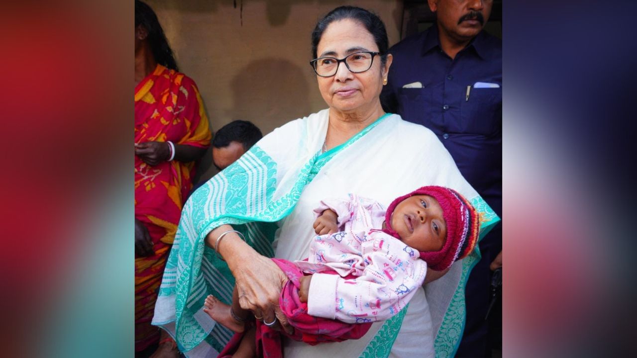 Mamata Banerjee: গাড়ি থামালেন, শুনলেন অভাব-অভিযোগ, মমতা রইলেন 'মমতা'তেই