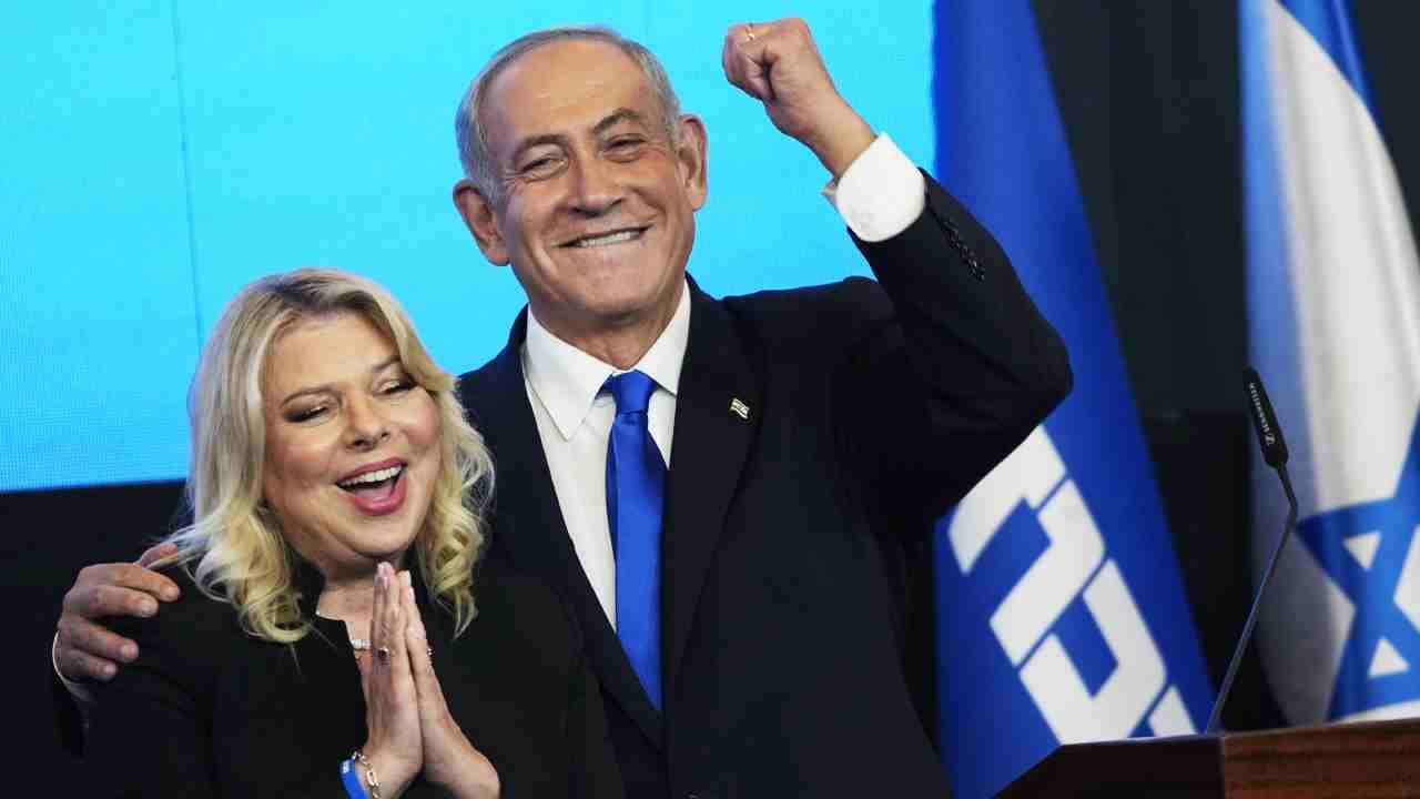 Benjamin Netanyahu: নেতানিয়াহুর দুরন্ত কামব্যাক, ডানপন্থায় আস্থা রাখল ইজরায়েল Benjamin Netanyahu: নেতানিয়াহুর দুরন্ত কামব্যাক, ডানপন্থায় আস্থা রাখল ইজরায়েল