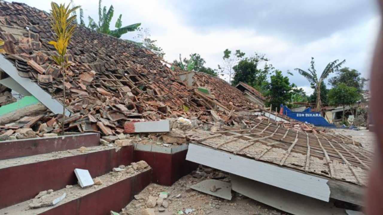 Indonesia earthquake: ইন্দোনোশিয়ার ভূমিকম্পে মৃত অন্তত ১৬২, গুরুতর আহত আরও ৩০০, বাস্তুচ্যুত ১৩,০০০