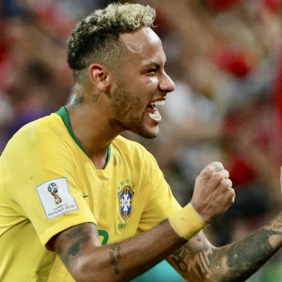 নেইমার: টুর্নামেন্টের ফেভারিচ দল হিসেবে কাতার যাচ্ছে ব্রাজিল। লক্ষ্য ষষ্ঠ বিশ্বকাপ ট্রফি জয়। পিএসজি তারকা নেইমারের দুরন্ত ফর্ম তিতের দলের প্লাস পয়েন্ট। ব্রাজিলের হয়ে পেলে সর্বকালের রেকর্ড ছুঁয়ে বিশ্বকাপে খেলতে নামছেন নেইমার। তিনিই তো দলের স্টার। (ছবি:টুইটার)