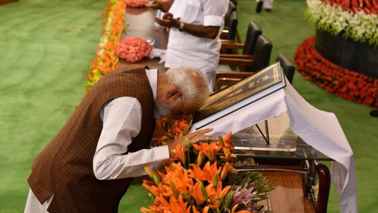 PM Narendra Modi: ৯০-র দশকে সংবিধান নিয়ে মনের কথা লিখেছিলেন নমো, কী লেখা ছিল সেই চিঠিতে?