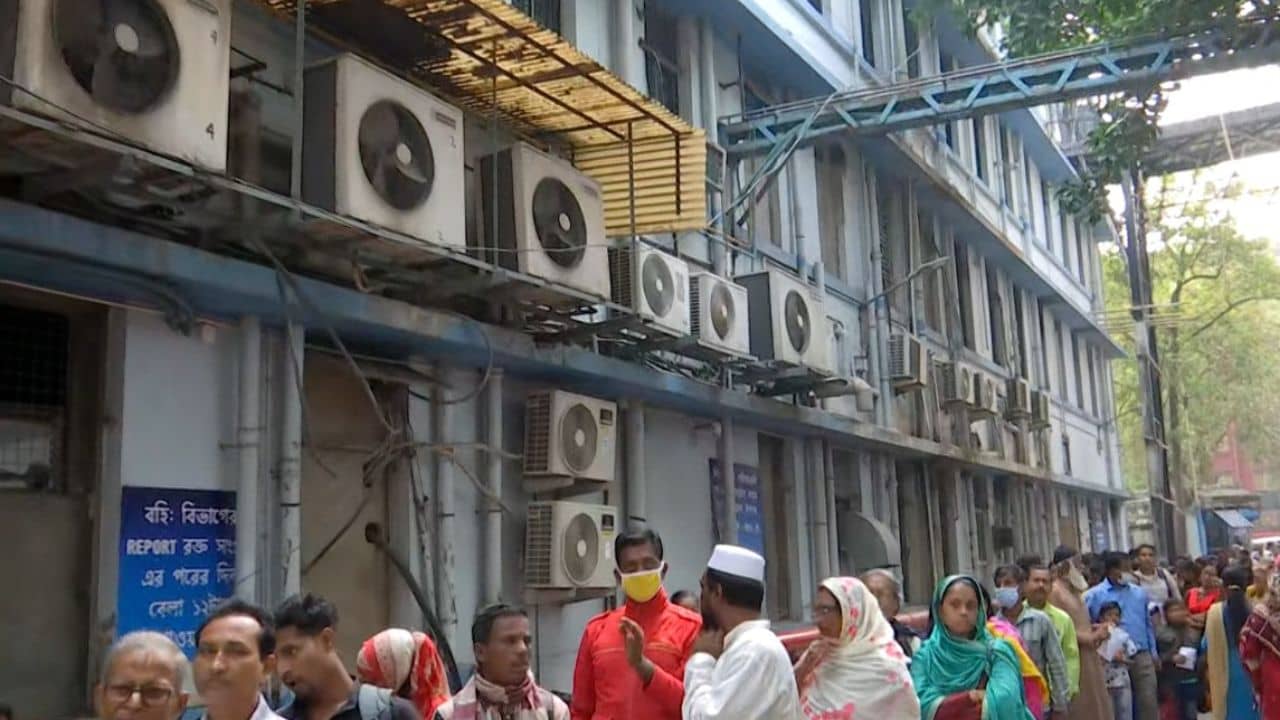 SSKM Fire: আগুন তো নিভেছে, কিন্তু এখনও অনিশ্চিত পরিষেবা, এসএসকেএম-এ আগুন নিয়ে উঠছে বেশ কিছু প্রশ্ন