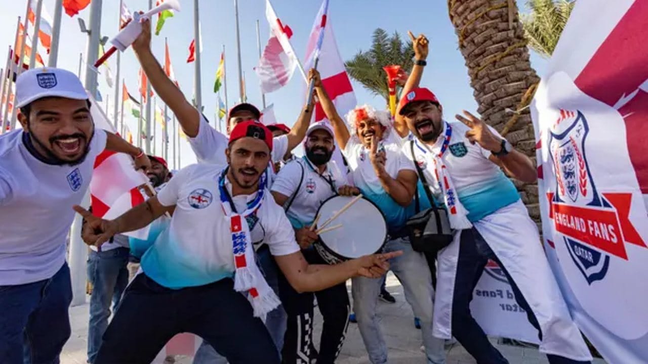 Fake football fans this time before the start of the Qatar World Cup!