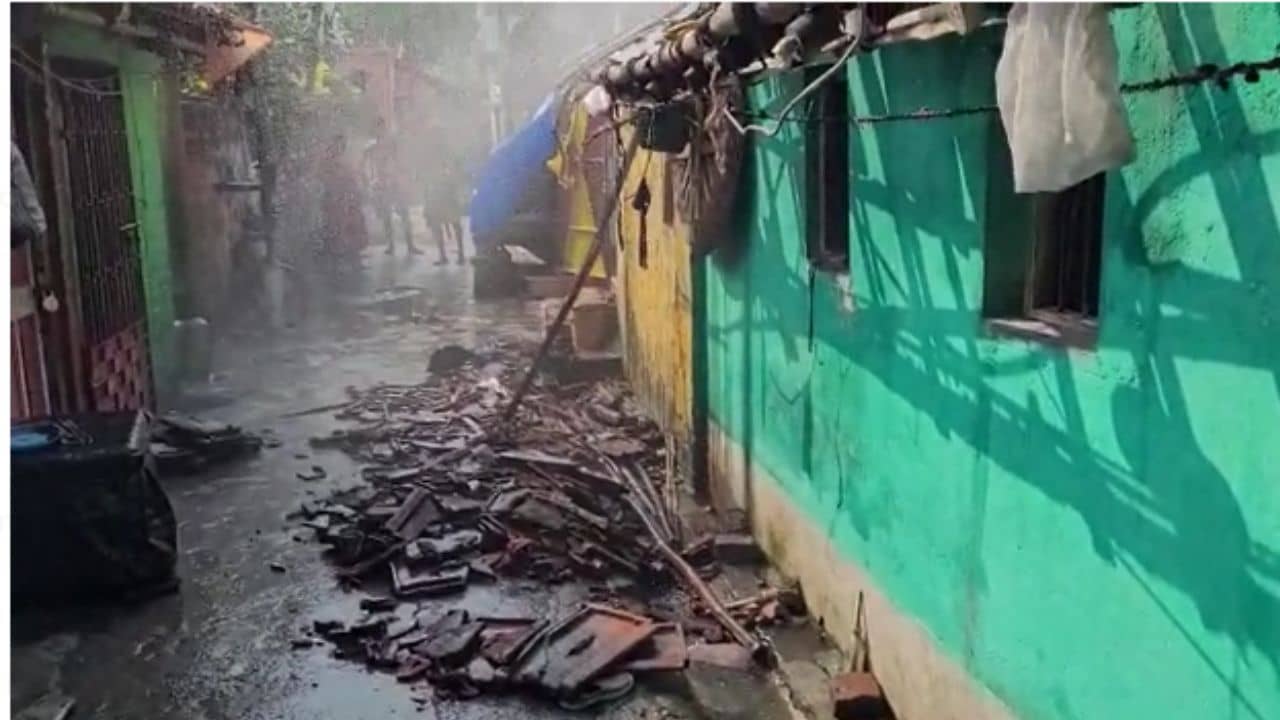 North 24 Parganas Fire: গ্যাসের গন্ধ নাকে আসার পরও আমল দেননি বেশি, পরপর তিনটি বাড়িতে ভয়ঙ্কর ঘটনা
