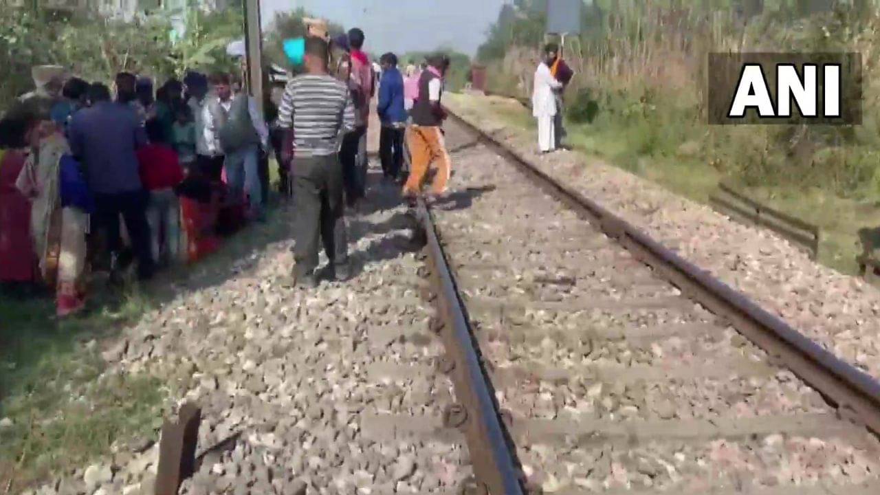 Train Accident: রেললাইনের ধারে ফল খেতে ডেকে নিয়ে গিয়েছিল বন্ধুদের, বাড়িতে ফিরল ৩ কিশোরের নিথর দেহ