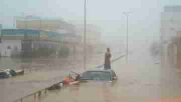 UAE Flood: জলের তোড়ে ভেসে যাচ্ছে গাড়ি, দেখুন ভিডিয়ো