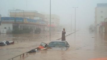 UAE Flood: জলের তোড়ে ভেসে যাচ্ছে গাড়ি, দেখুন ভিডিয়ো