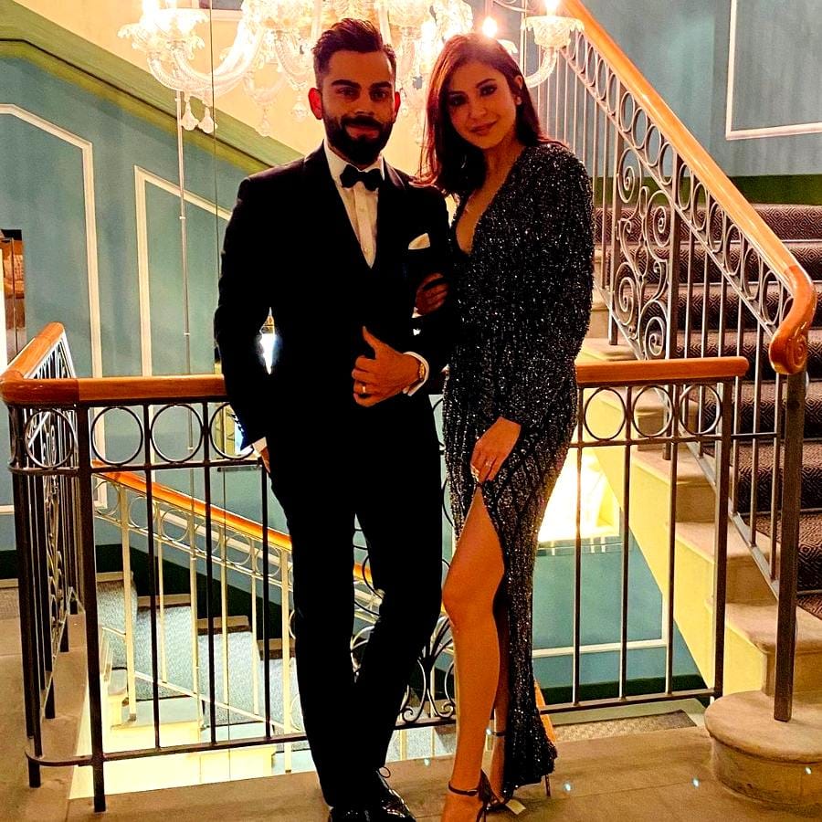 দু'জনের প্রেম নিয়ে গুঞ্জন যখন তুঙ্গে, ২০১৪ সালের দক্ষিণ আফ্রিকা সফরে বিরাট-অনুষ্কাকে একসঙ্গে দেখা যায়। মুম্বইয়ে একাধিকবার দু'জন মিডিয়ার ক্যামেরায় ধরা পড়েন। সেবছরই অনুষ্কা জানান, আর পাঁচটা মানুষের মতো তাঁরাও প্রেম করছেন এবং এতে লুকোছাপার কোনও জায়গা নেই। আইএসএলের একটি ম্যাচে দু'জনে প্রথমবার একসঙ্গে প্রকাশ্যে আসেন। অনুরাগীরা নাম দেয় বিরুষ্কা জুটি।(ছবি:ইনস্টাগ্রাম) 