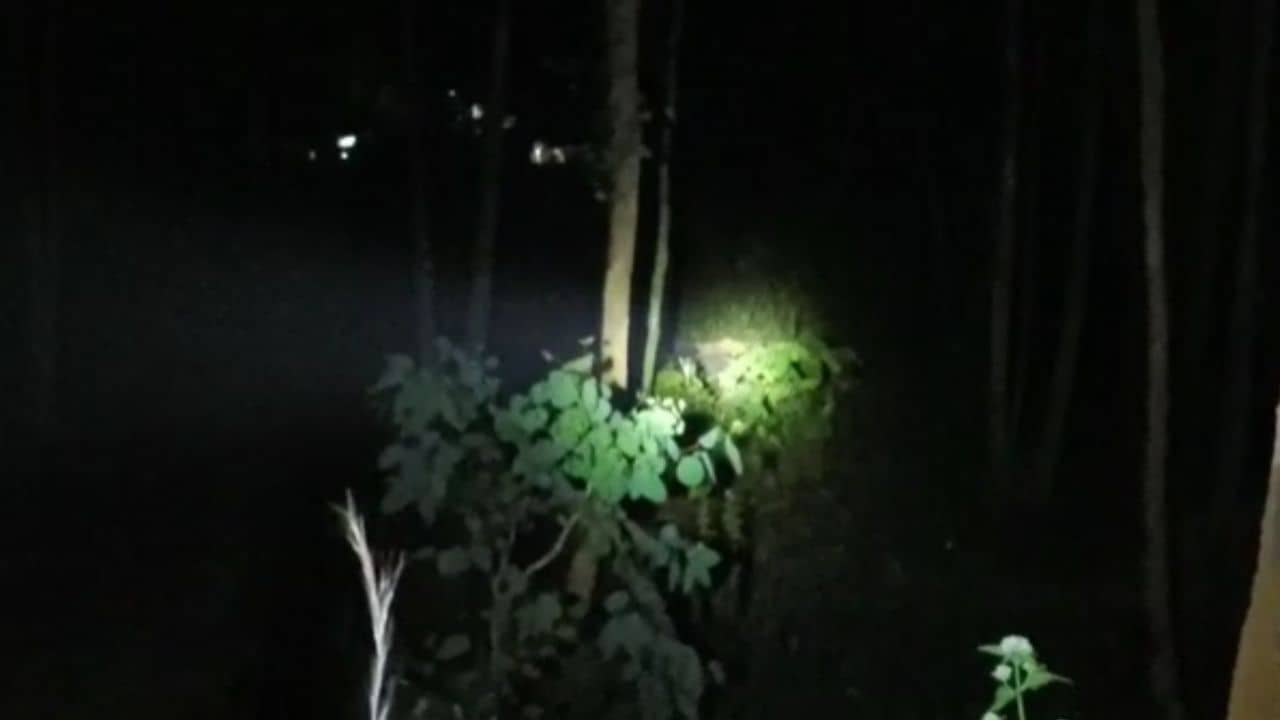 Kharagpur Crime: সংসার ছেড়ে জঙ্গলে প্রেমিকাকে নিয়ে ঘর বেঁধেছিলেন, প্রেমিকের নোংরা নিদর্শন জঙ্গলেই ধরে ফেললেন গ্রামবাসীরা