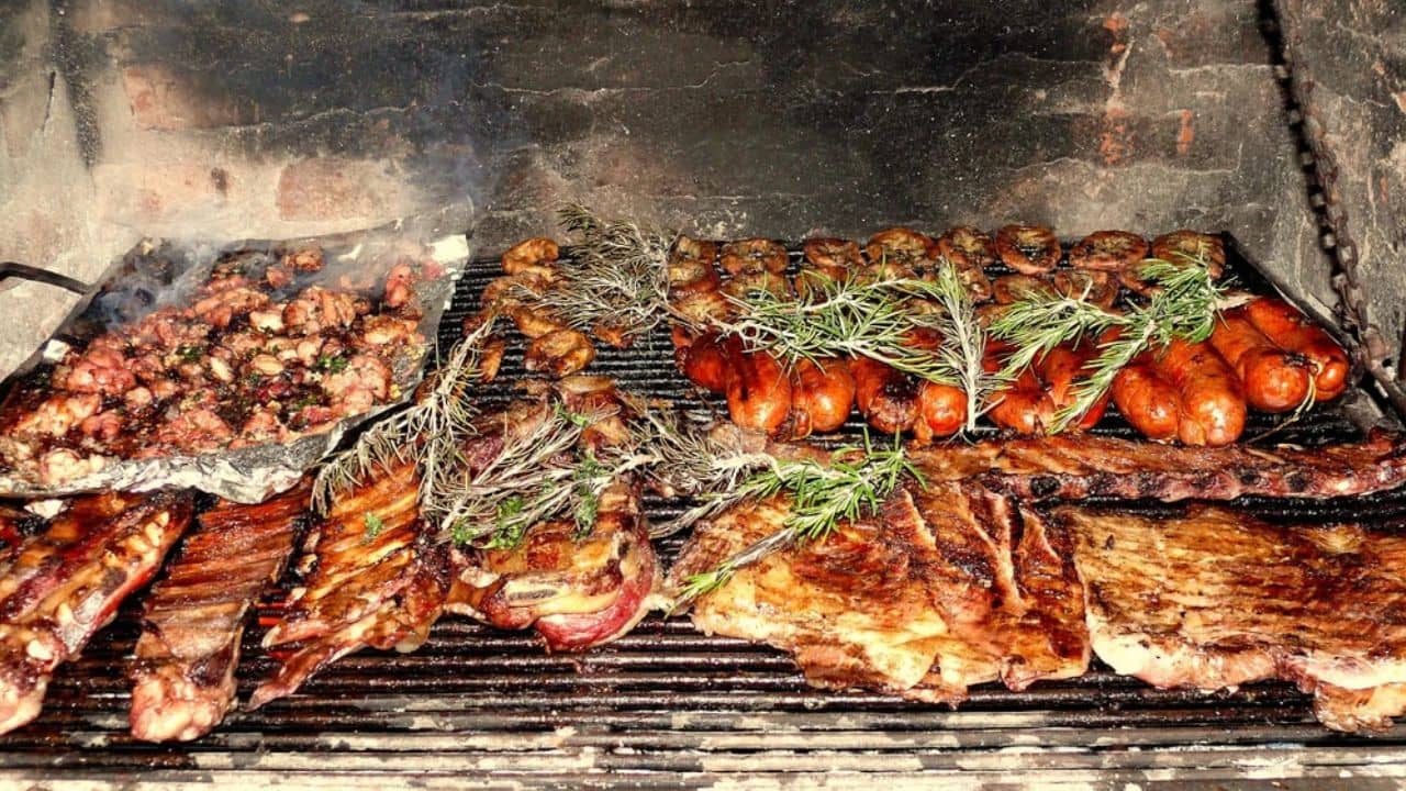 Asado: বিশ্বকাপে ১৮০০ কিলো মাংস খাবে আর্জেন্টিনা, উরুগুয়ে