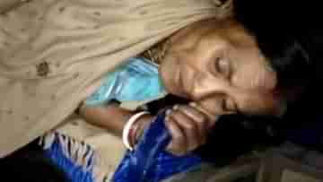 CPM Worker beaten: লাল ঝান্ডা ধরেছিলাম..., সিপিএম-এর মিছিলে যাওয়ায় মা-কে গলাটিপে-মারধরের অভিযোগ তৃণমূল কর্মী ছেলের বিরুদ্ধে